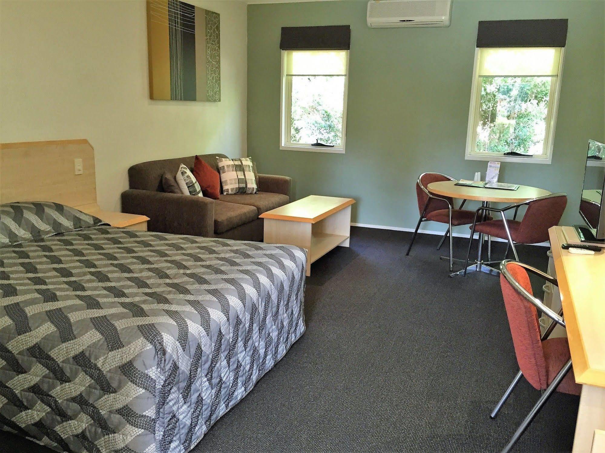 Red Bridge Motor Inn Woombye Екстериор снимка