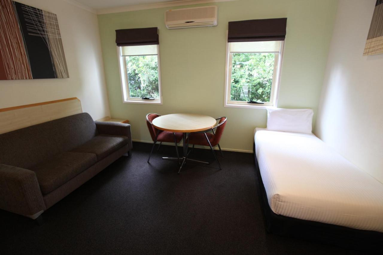 Red Bridge Motor Inn Woombye Екстериор снимка